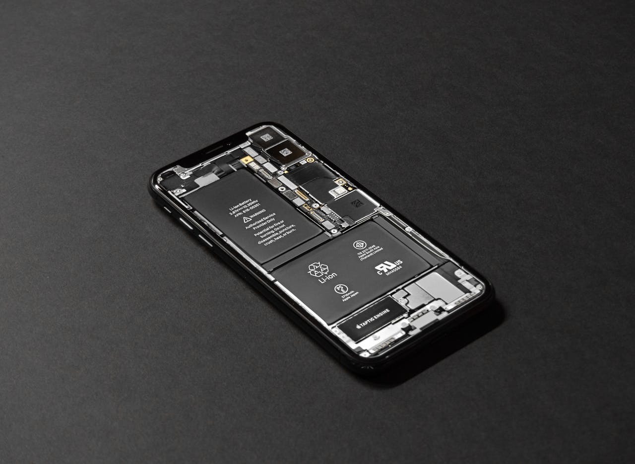 最新の企業ブログについて なぜ今日携帯電話は取り外せない電池を使っているのか.