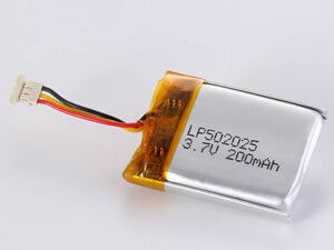 LP502025 200MAH 環境に優しいリチウムポリマー電池 12ヶ月 3.7V 電圧と 150-200 Wh/kg エネルギー密度